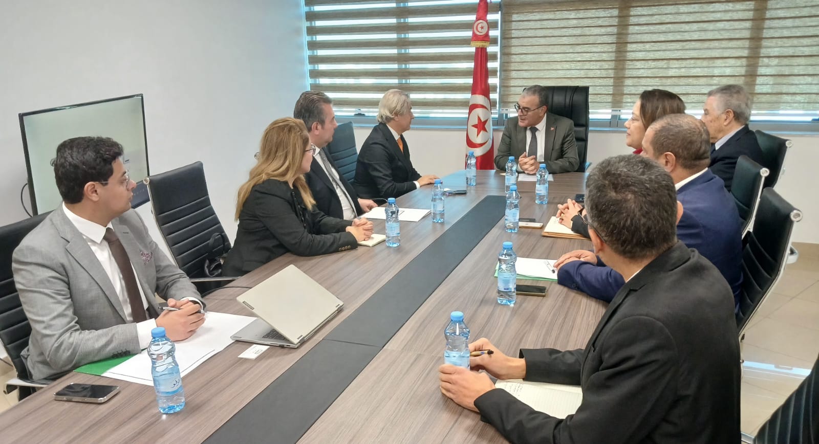 وزير الإقتصاد ورئيس مجلس إدارة مجموعة TURKAL يتباحثان فرص الإستثمار والشراكة